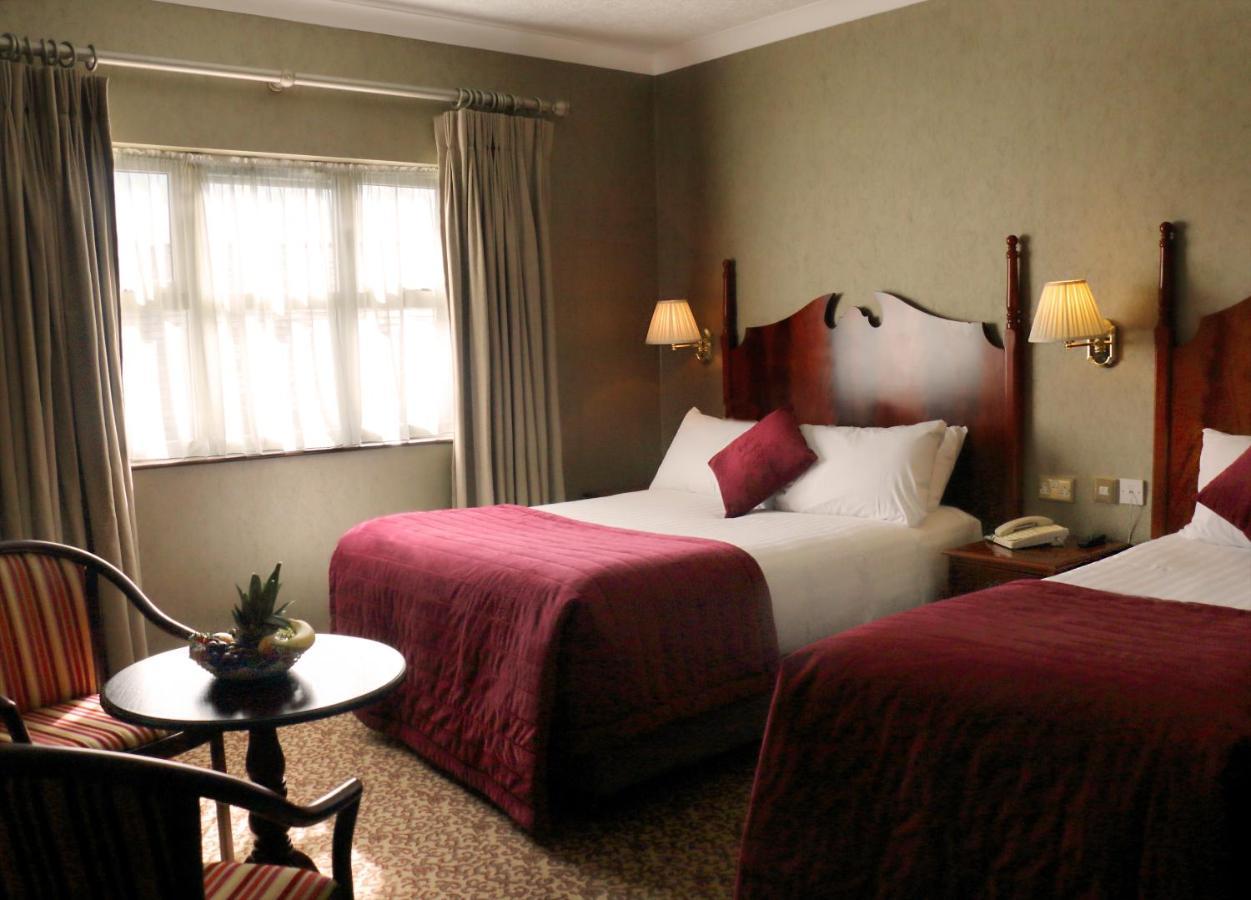 Seven Oaks Hotel Карлоу Екстериор снимка