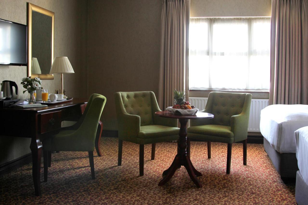 Seven Oaks Hotel Карлоу Екстериор снимка