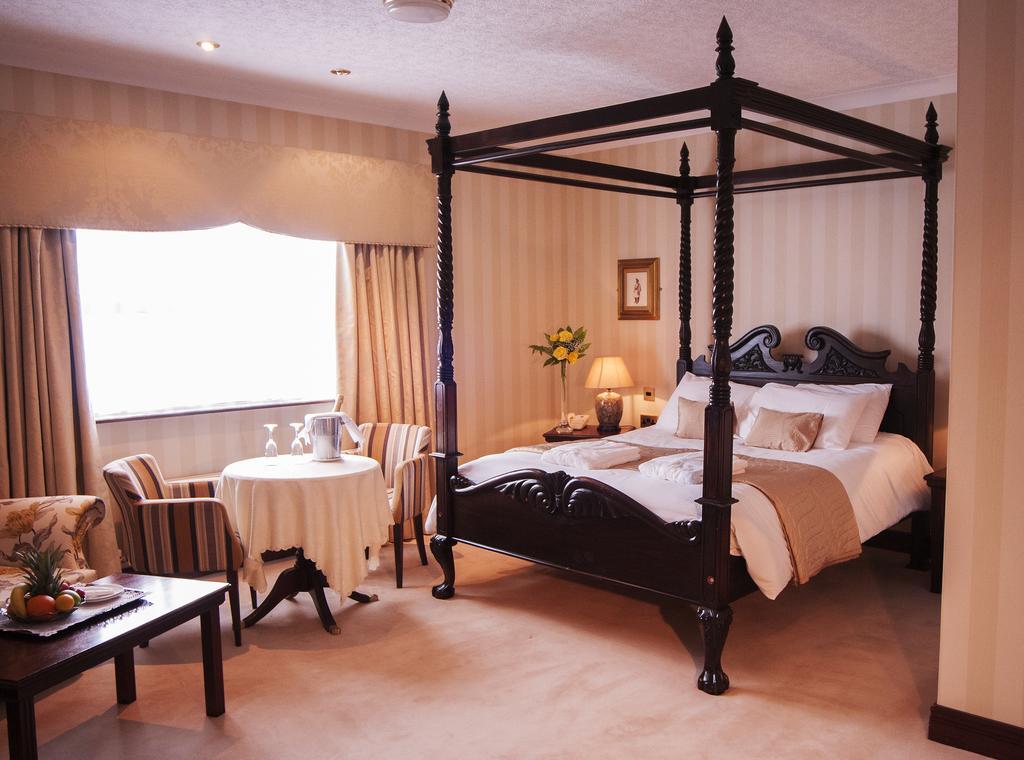 Seven Oaks Hotel Карлоу Екстериор снимка