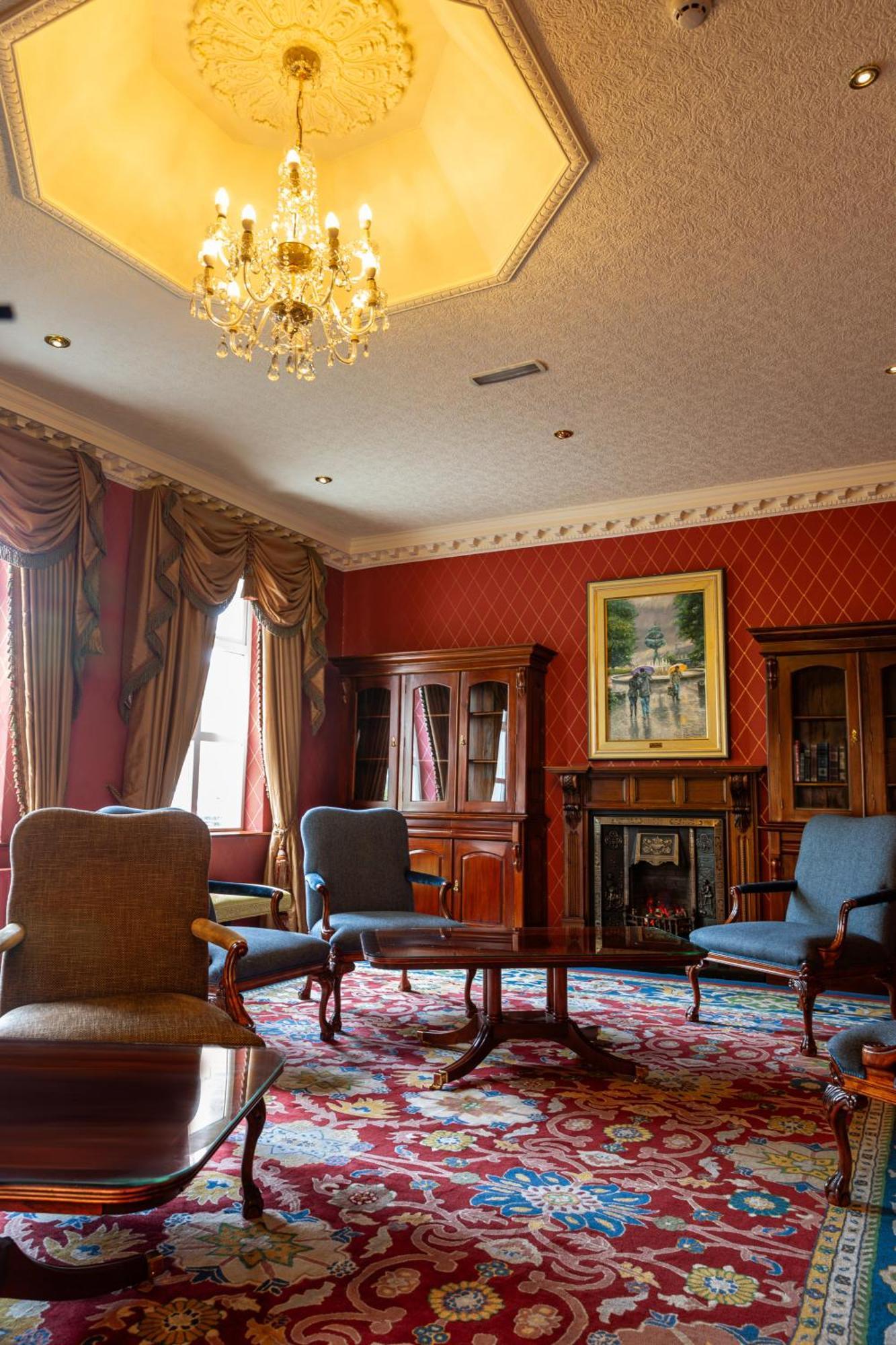 Seven Oaks Hotel Карлоу Екстериор снимка