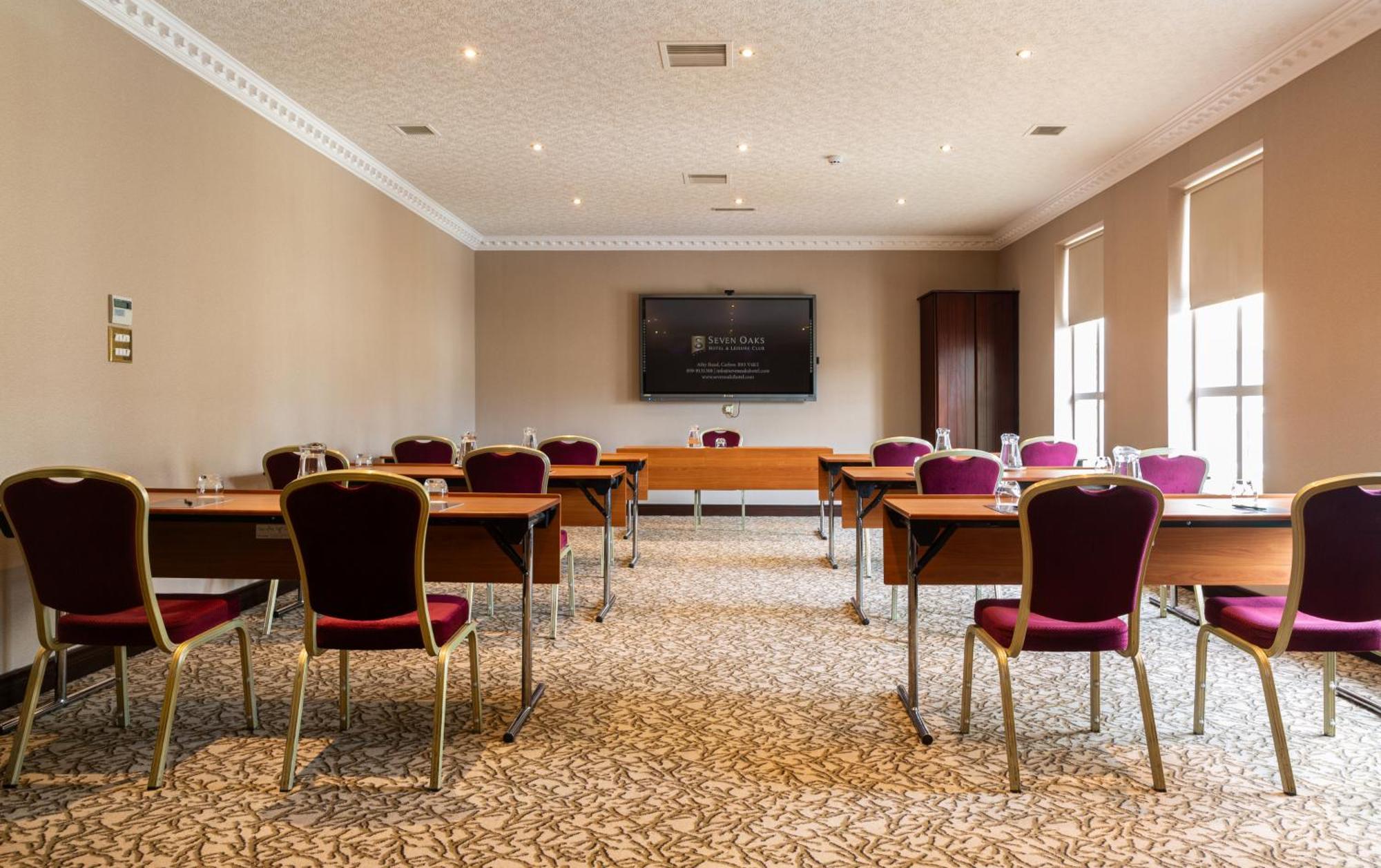 Seven Oaks Hotel Карлоу Екстериор снимка