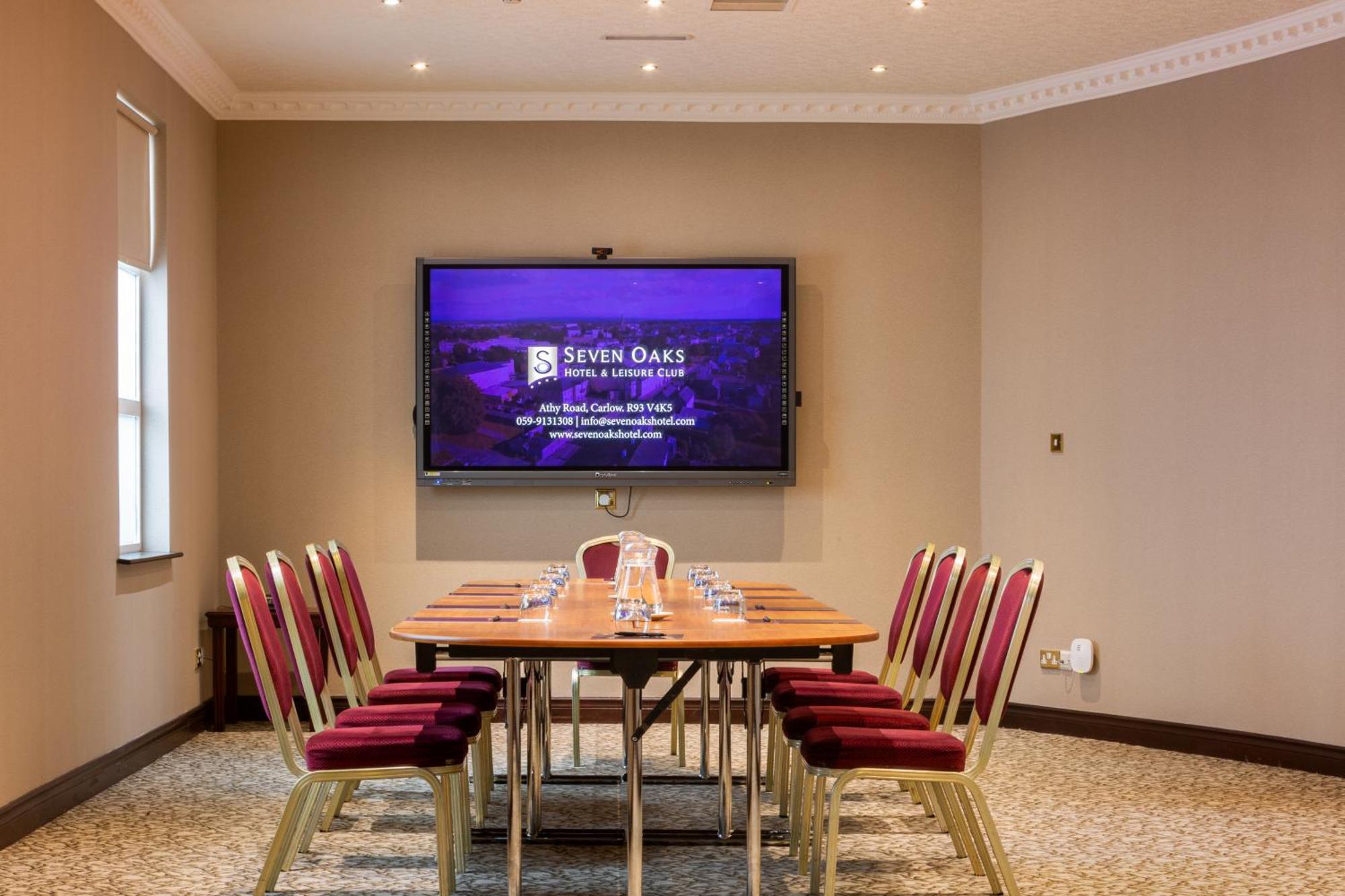 Seven Oaks Hotel Карлоу Екстериор снимка