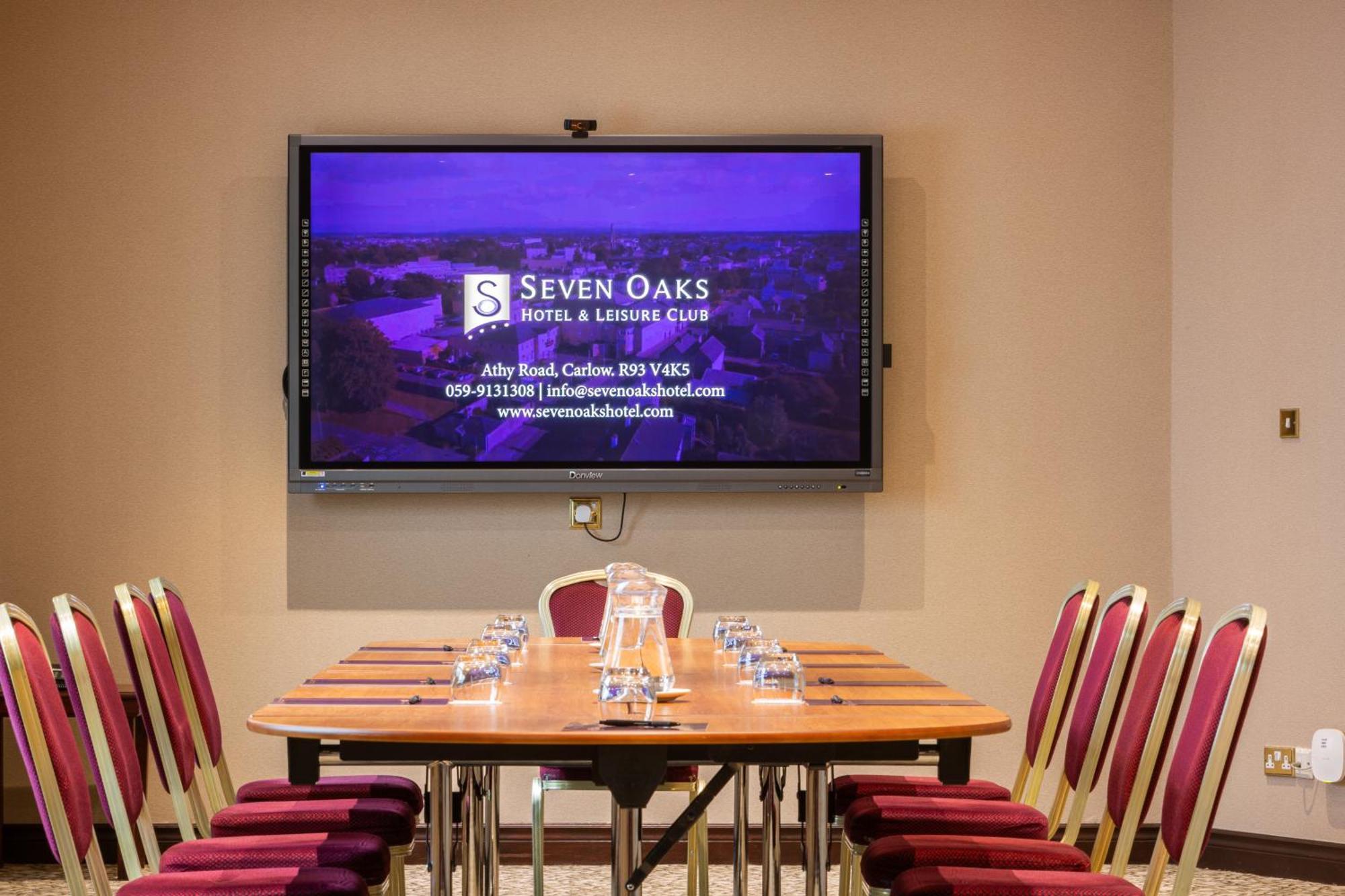Seven Oaks Hotel Карлоу Екстериор снимка