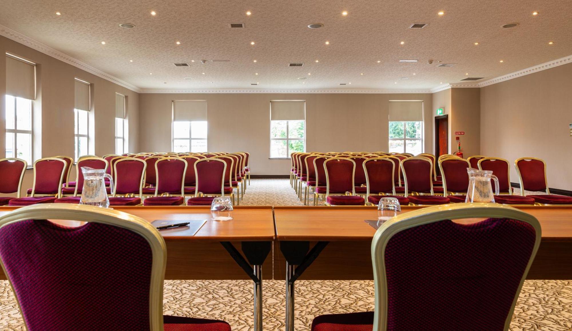 Seven Oaks Hotel Карлоу Екстериор снимка