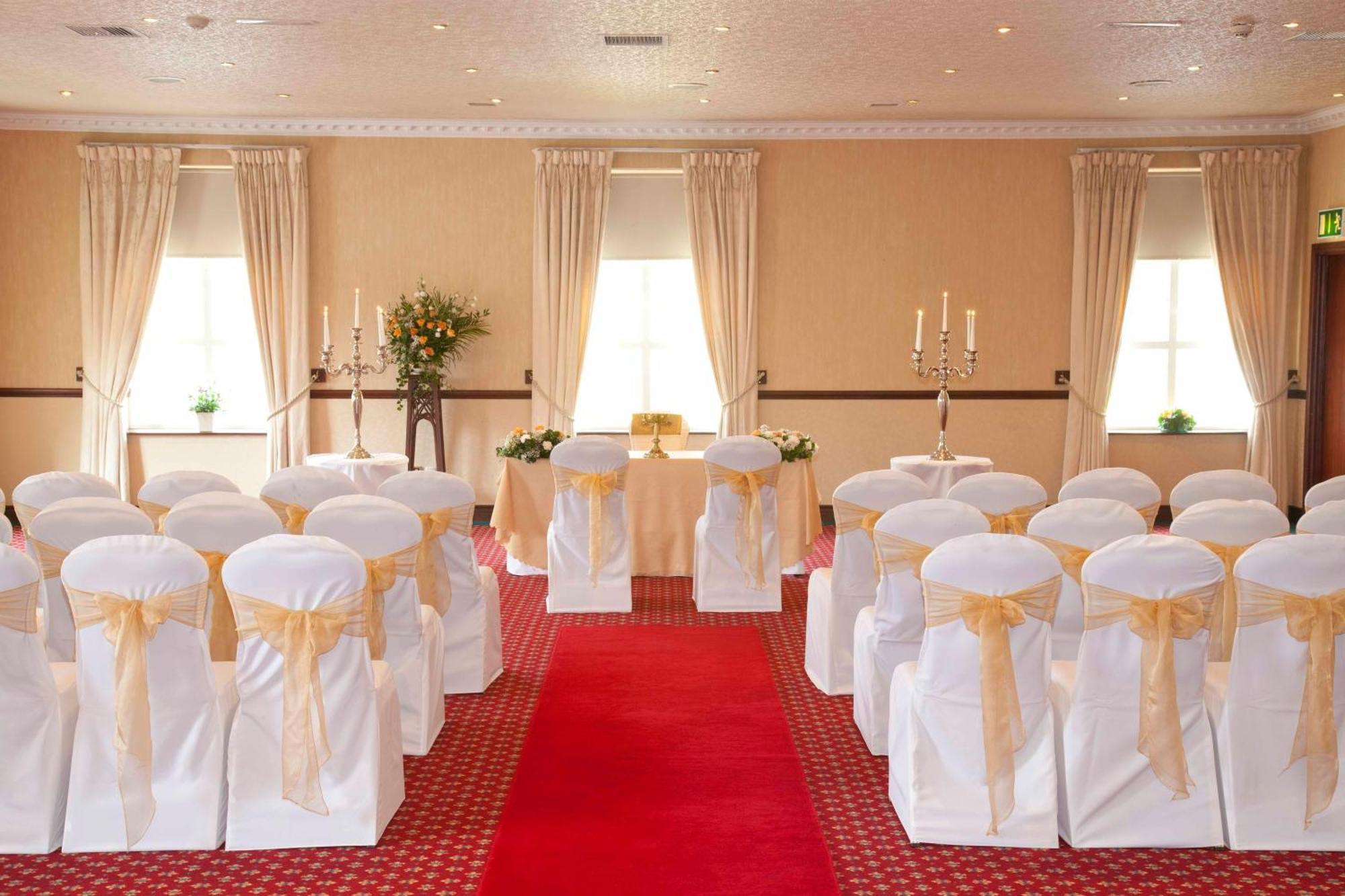 Seven Oaks Hotel Карлоу Екстериор снимка