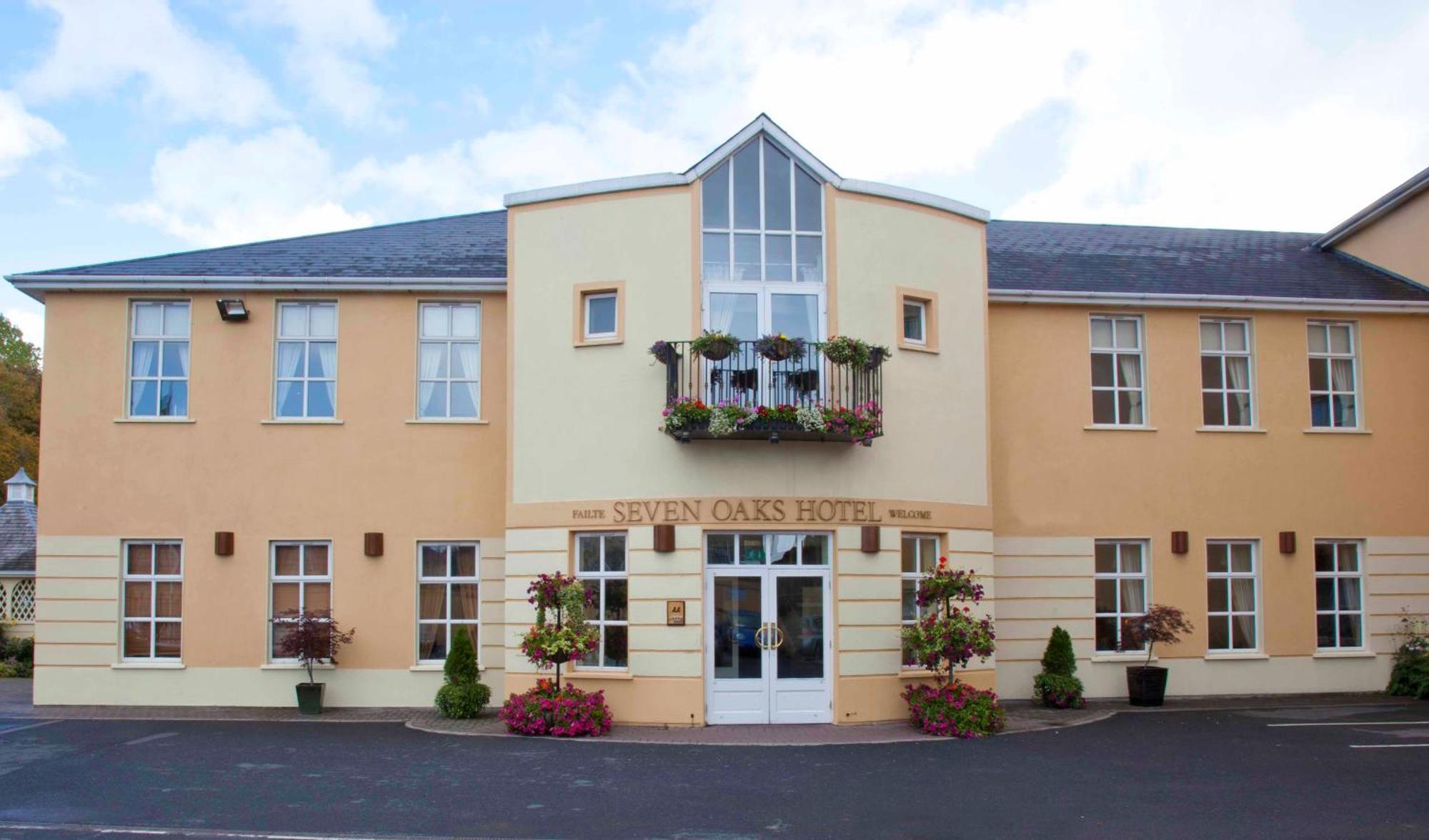 Seven Oaks Hotel Карлоу Екстериор снимка