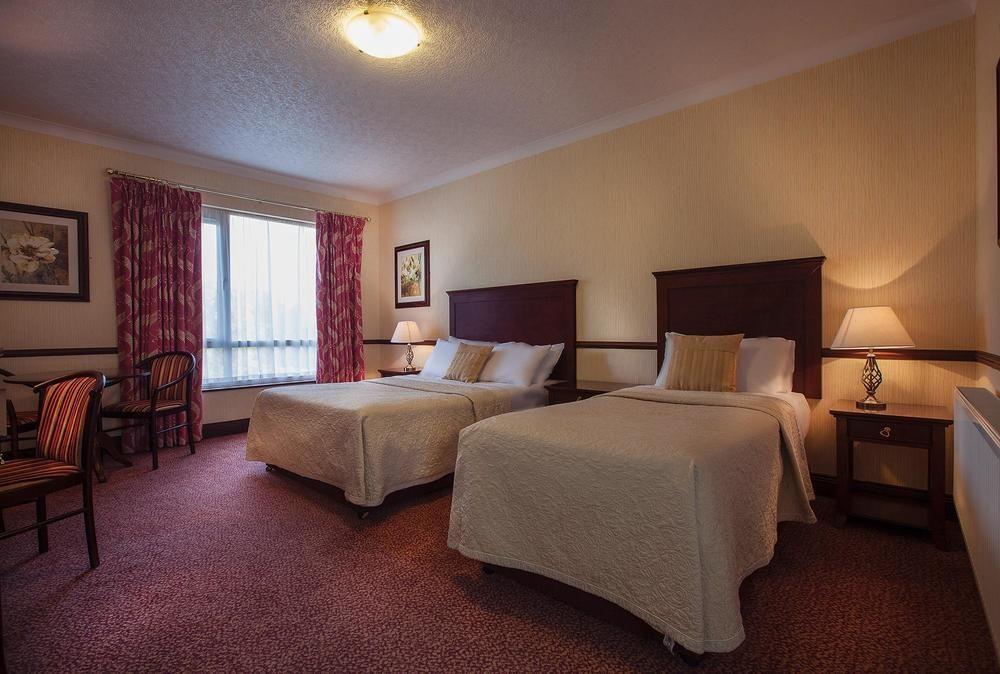 Seven Oaks Hotel Карлоу Екстериор снимка