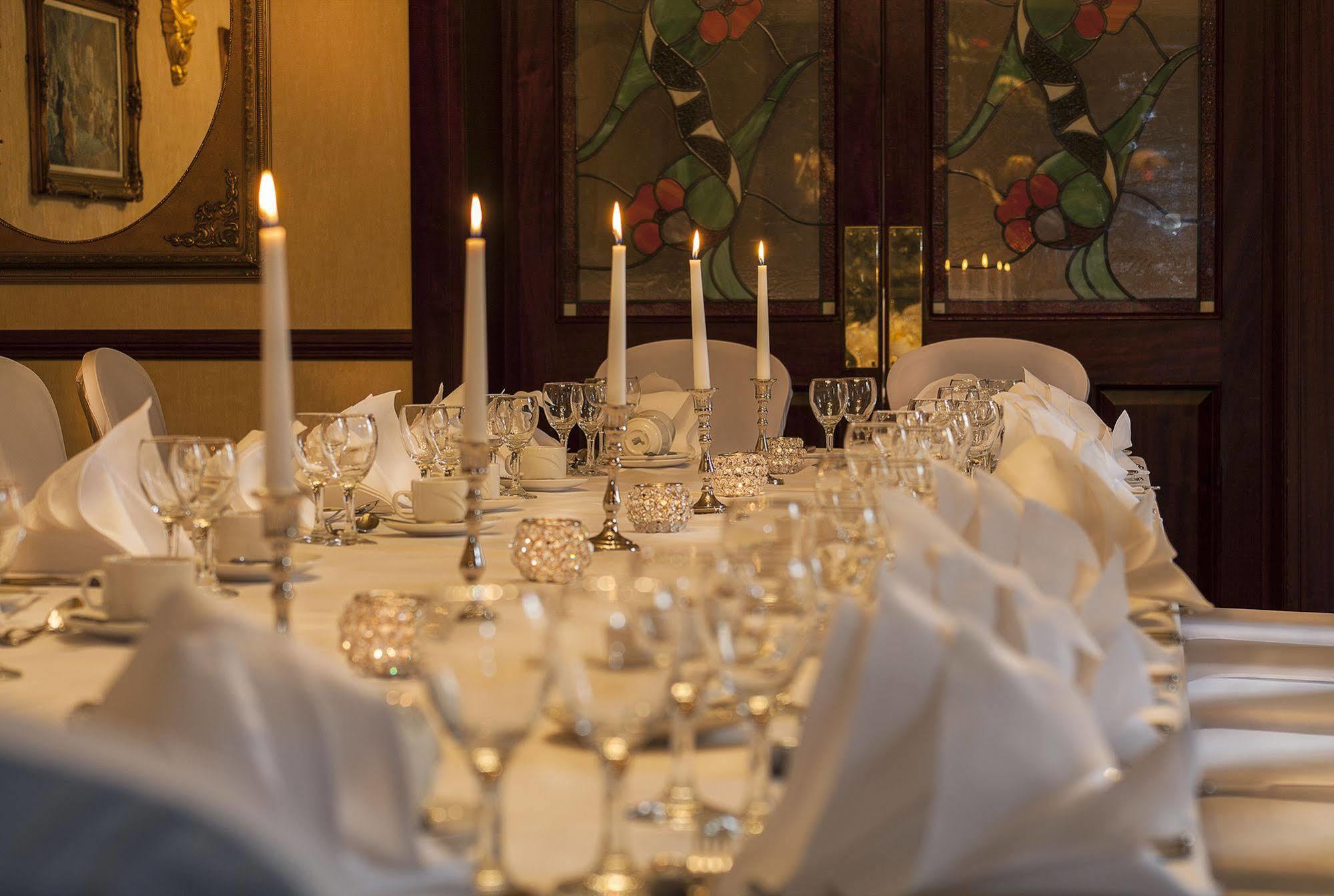 Seven Oaks Hotel Карлоу Екстериор снимка
