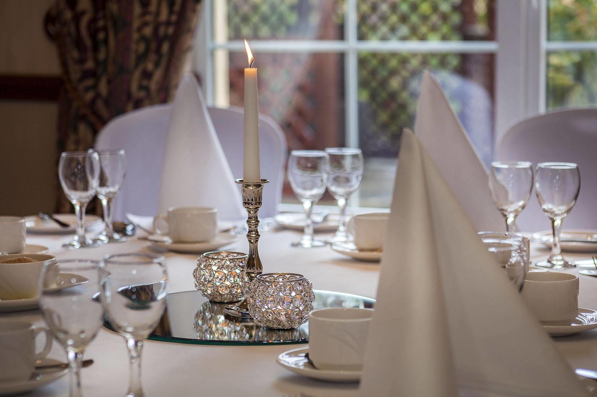 Seven Oaks Hotel Карлоу Екстериор снимка