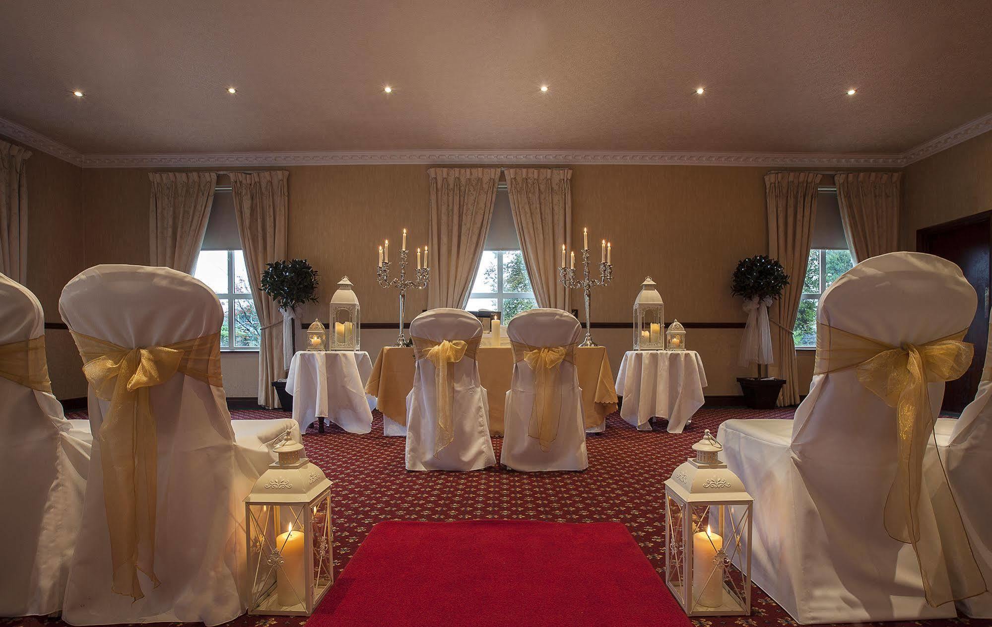 Seven Oaks Hotel Карлоу Екстериор снимка