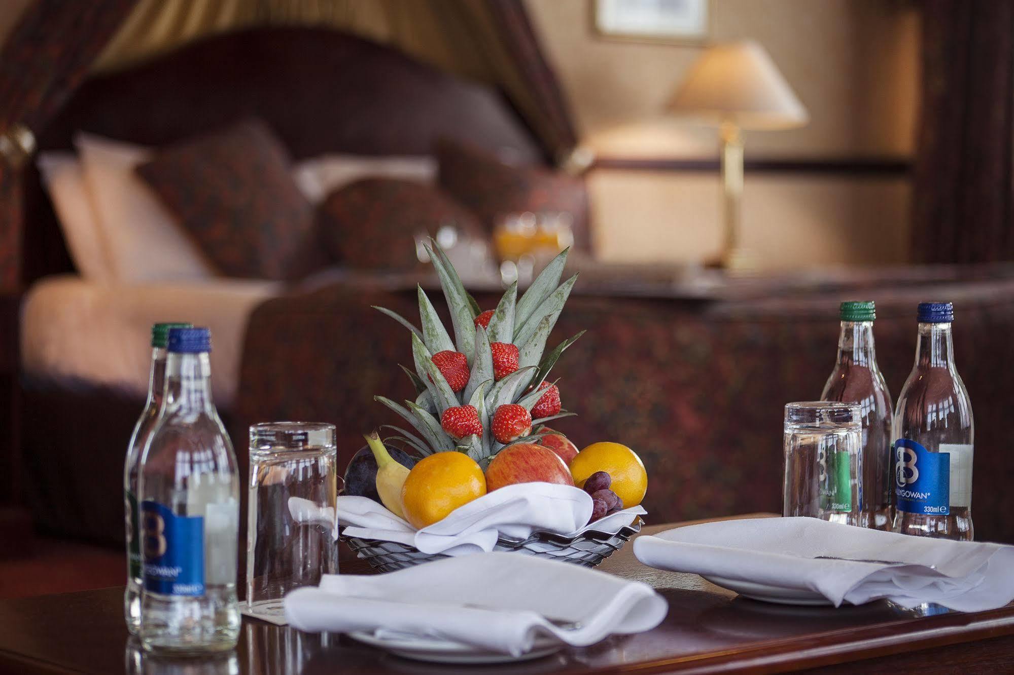 Seven Oaks Hotel Карлоу Екстериор снимка