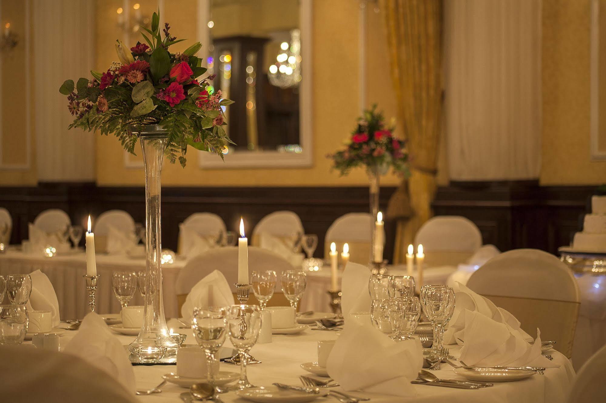 Seven Oaks Hotel Карлоу Екстериор снимка