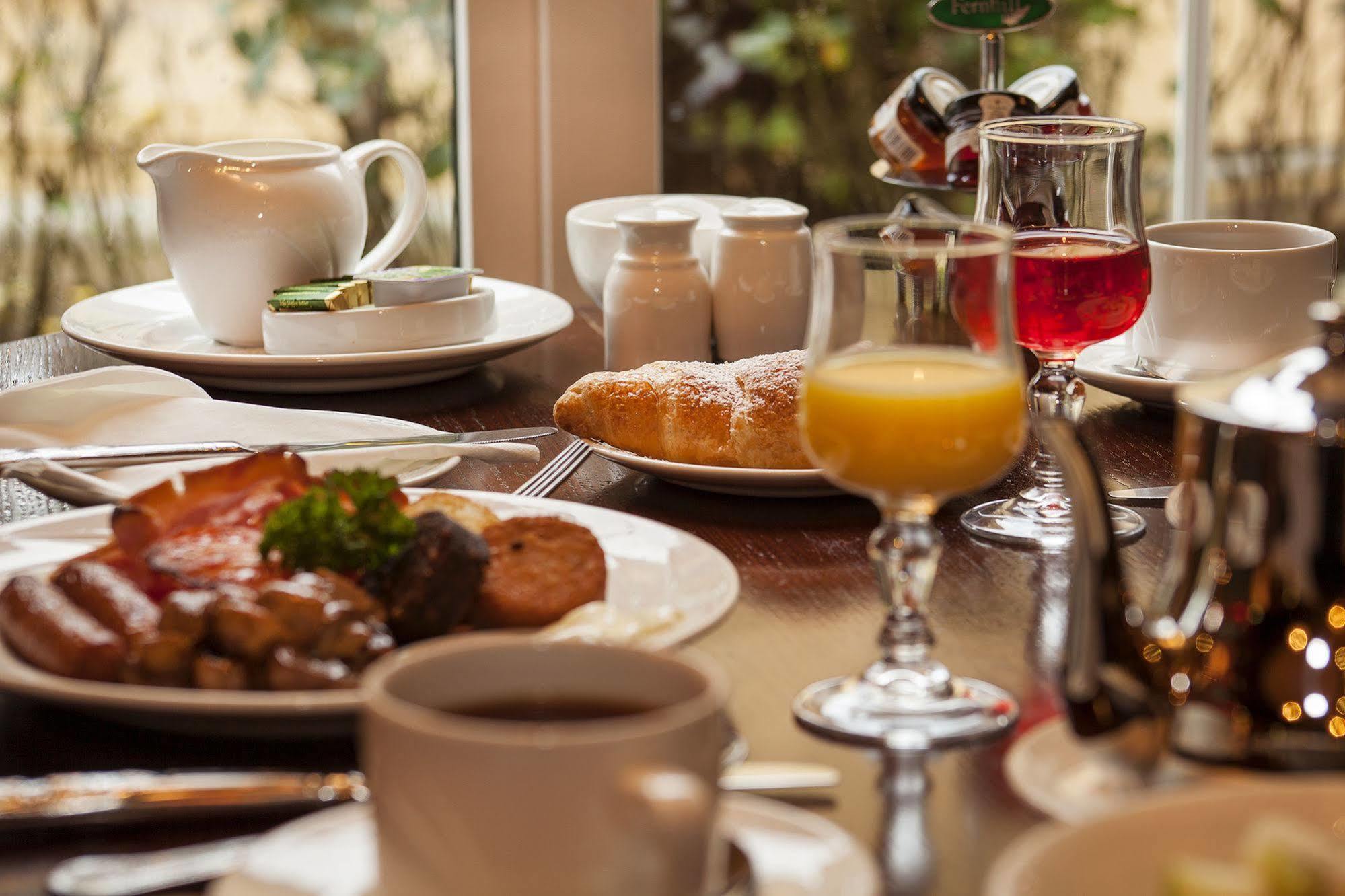 Seven Oaks Hotel Карлоу Екстериор снимка