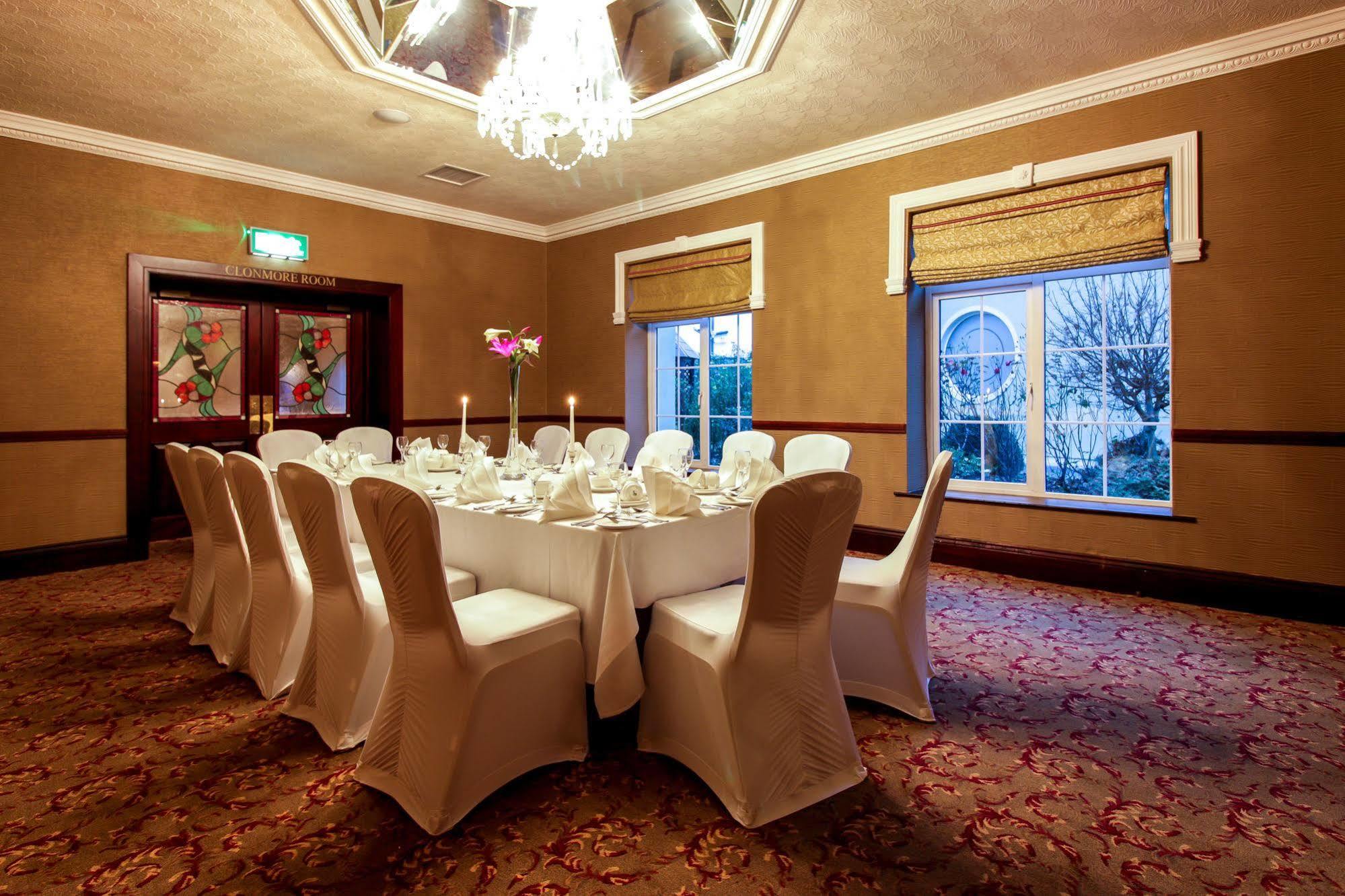 Seven Oaks Hotel Карлоу Екстериор снимка