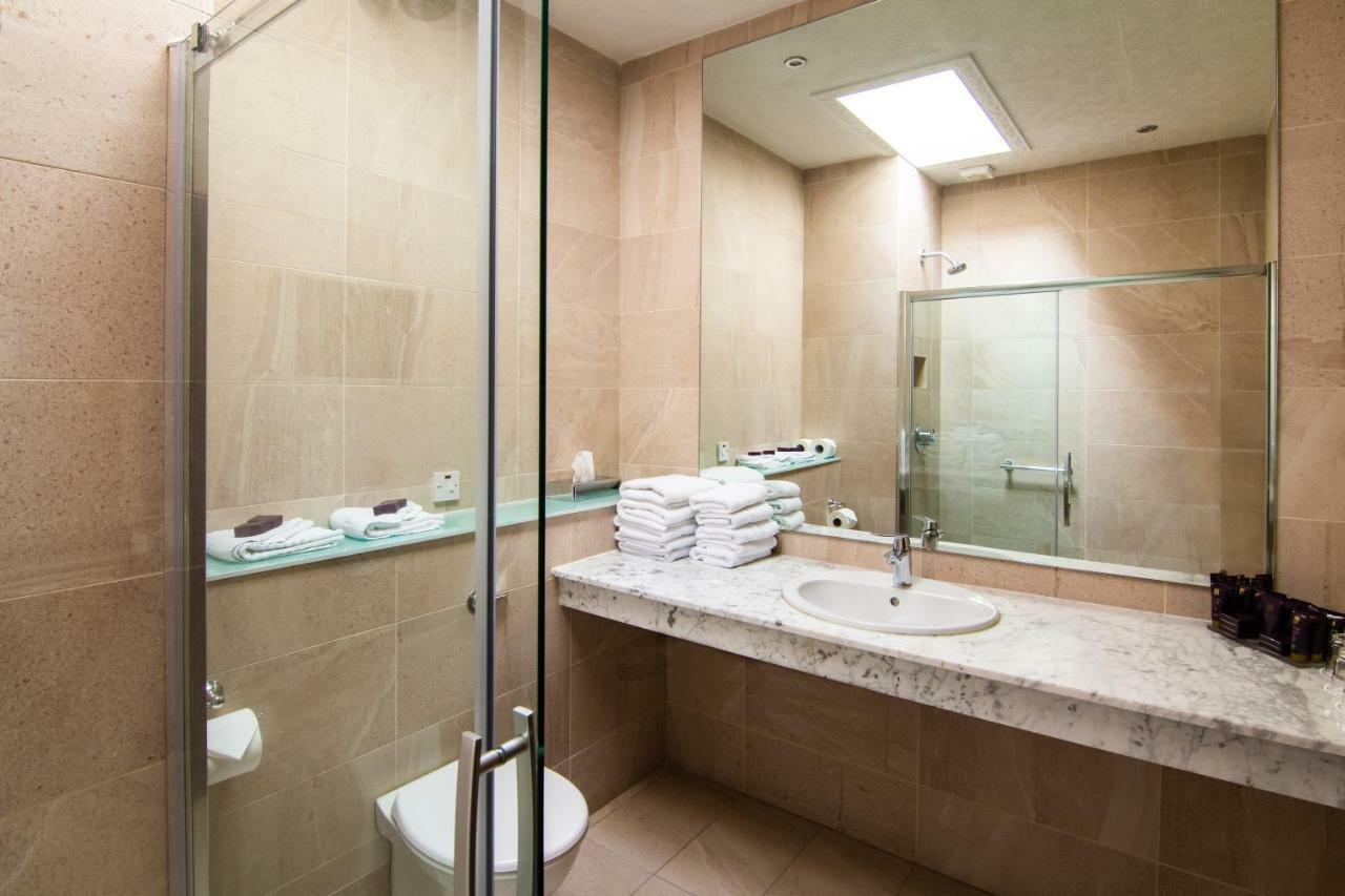 Seven Oaks Hotel Карлоу Екстериор снимка