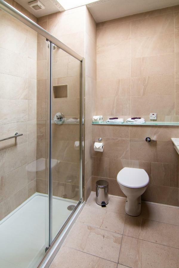 Seven Oaks Hotel Карлоу Екстериор снимка